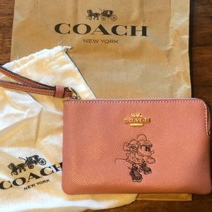 Coach Disney Minnie Corner Zip Wristlet